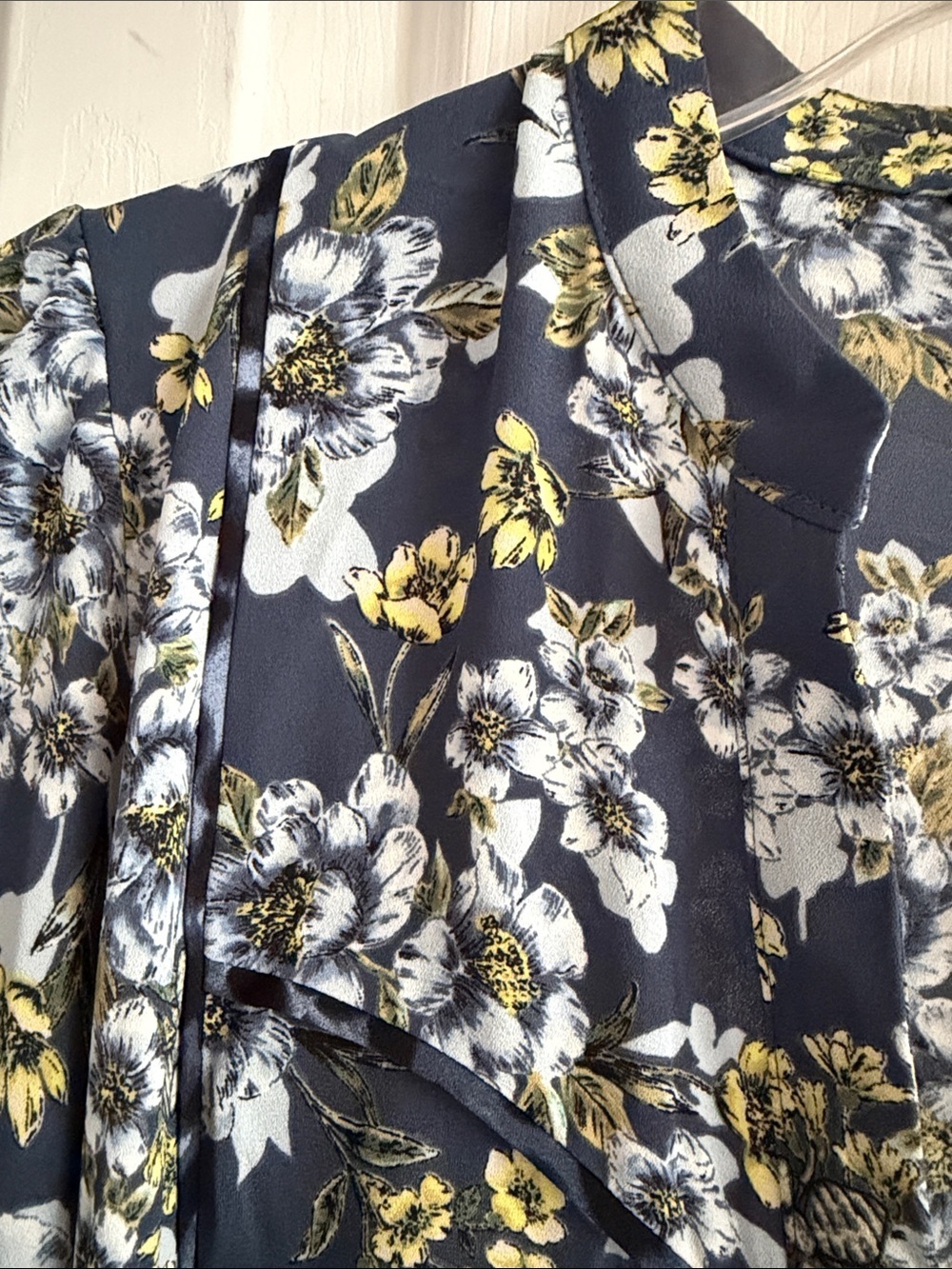 White House Black Market Long-Sleeve Honey Floral Blouse size 8 NWT - Picture 6 of 11